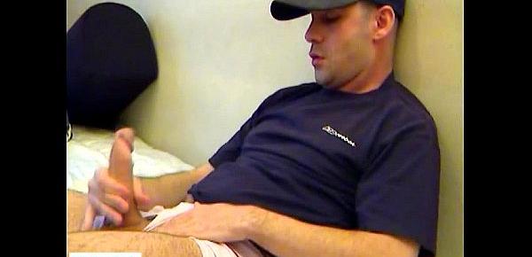  Pierre a real str8 delivery guy gets wanked his huge cock by a gay guy !